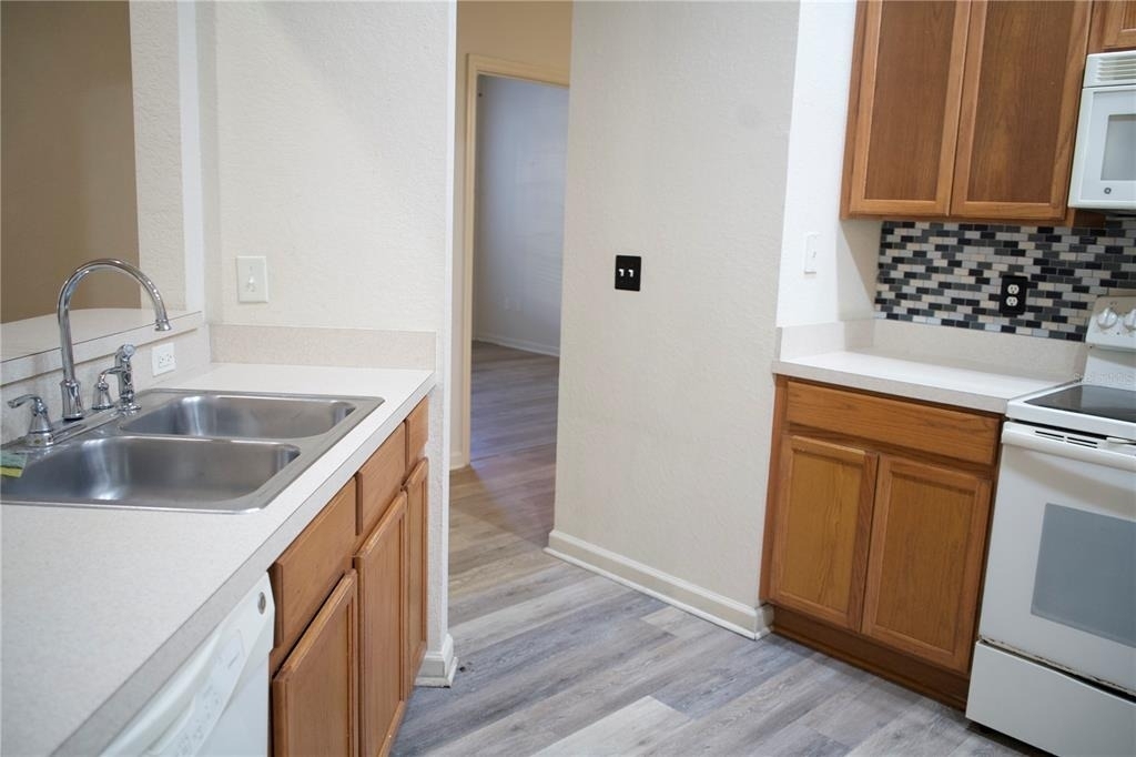 3301 Whitestone Circle - Photo 8