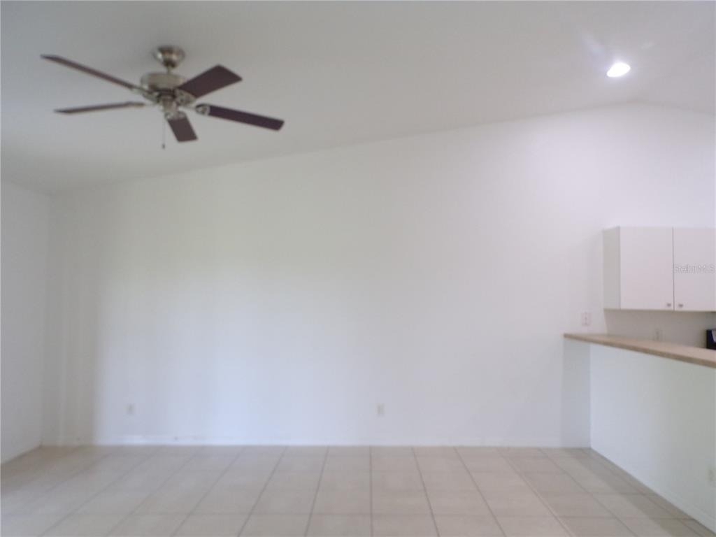 385 Sunflower Street - Photo 4