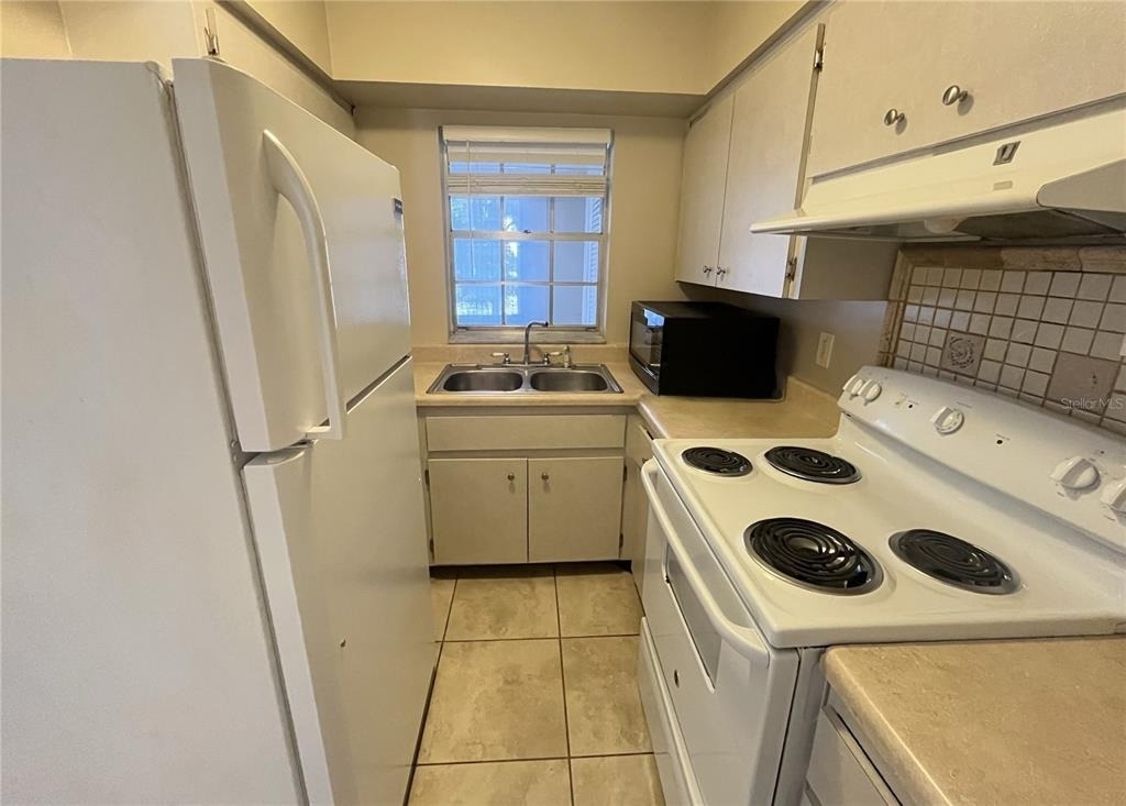 4507 9th Street W - Photo 5