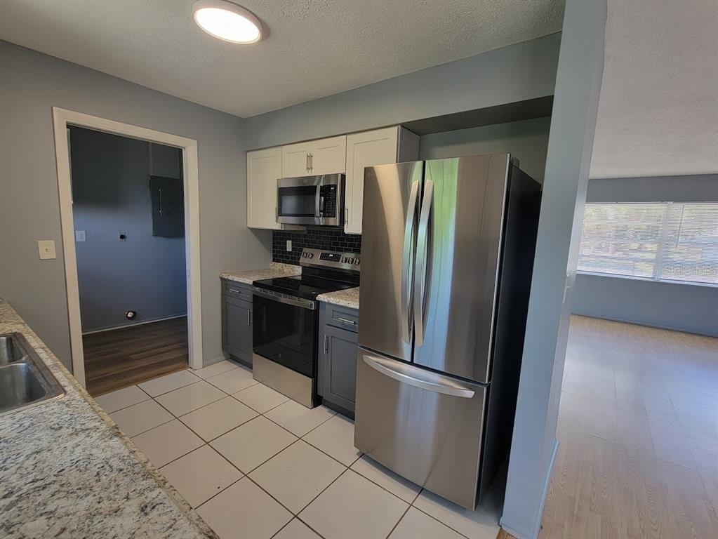 22329 Niagara Avenue - Photo 2