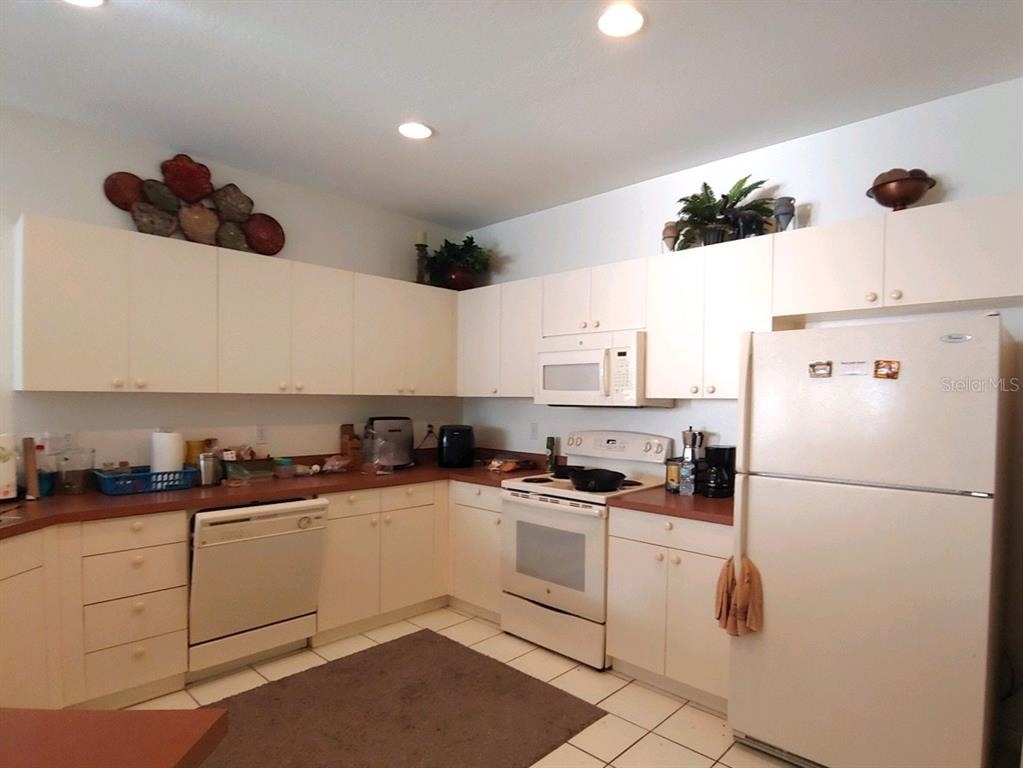 412 W 28th Street - Photo 2