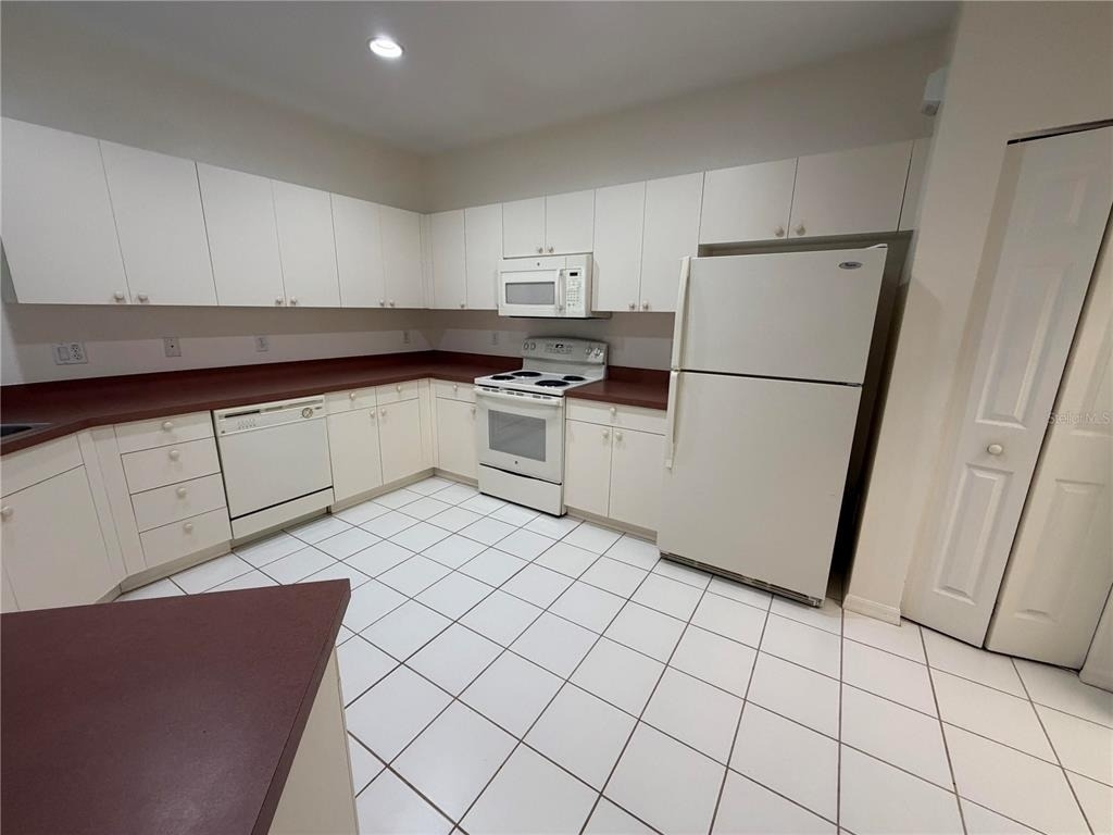 412 W 28th Street - Photo 3