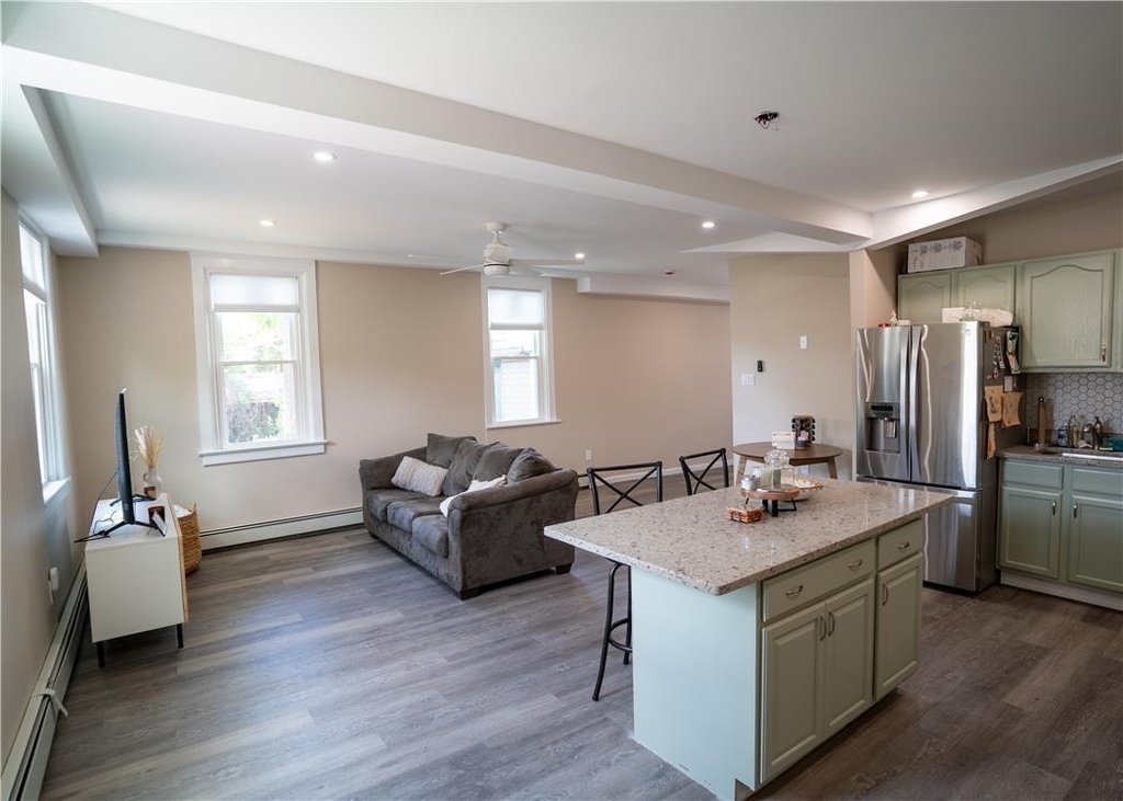 128 E Spruce Street - Photo 3