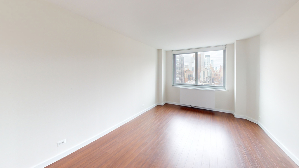 401 E 34th St - Photo 3