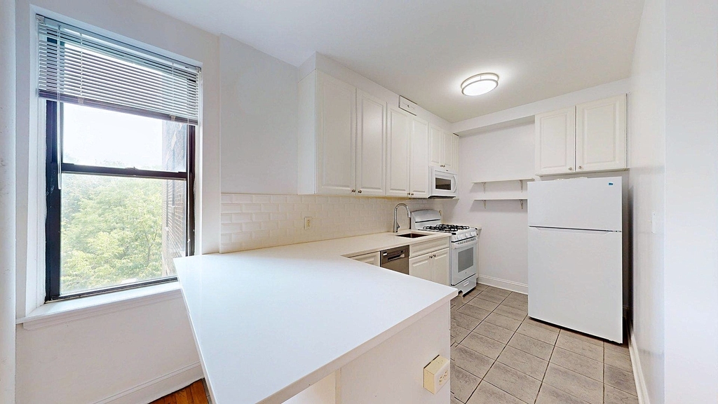 596 Edgecombe Avenue - Photo 2