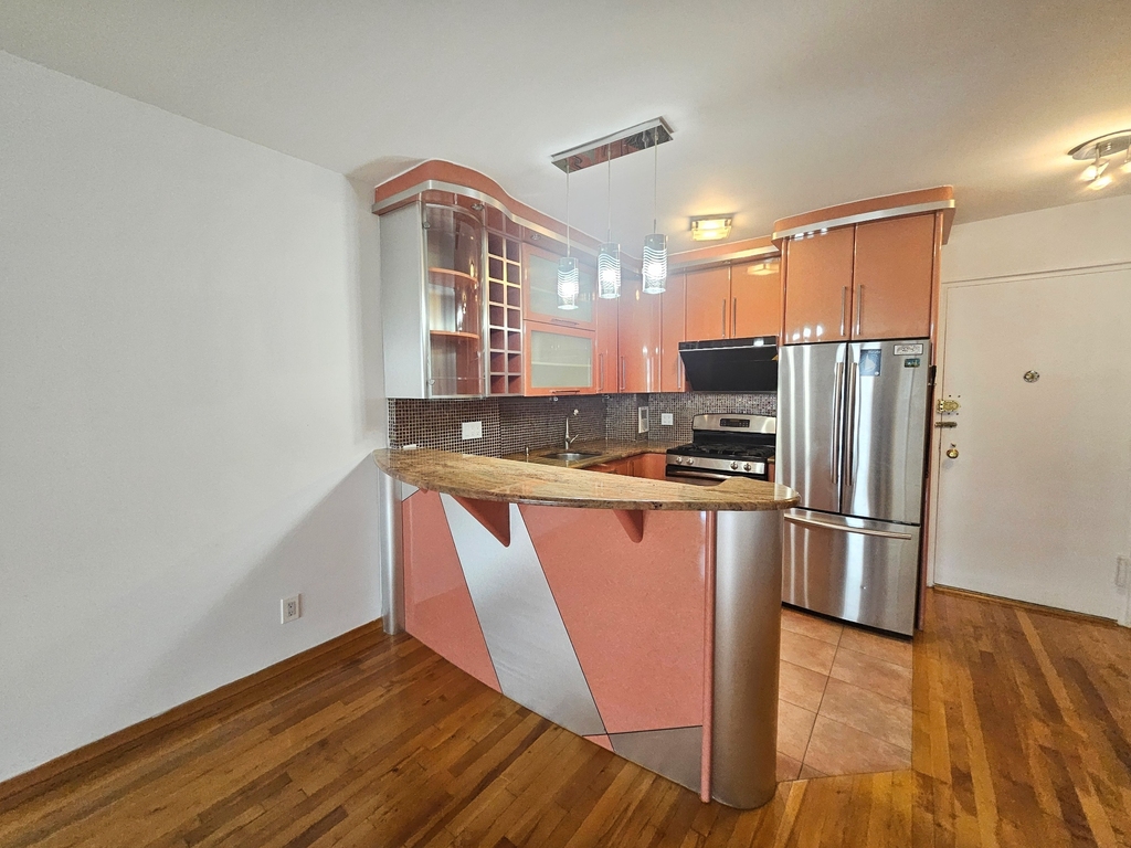 1237 Avenue Z - Photo 2