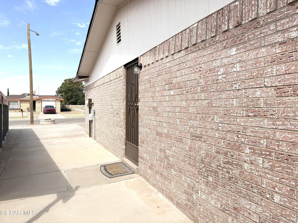9321 Sorbonne Drive - Photo 32