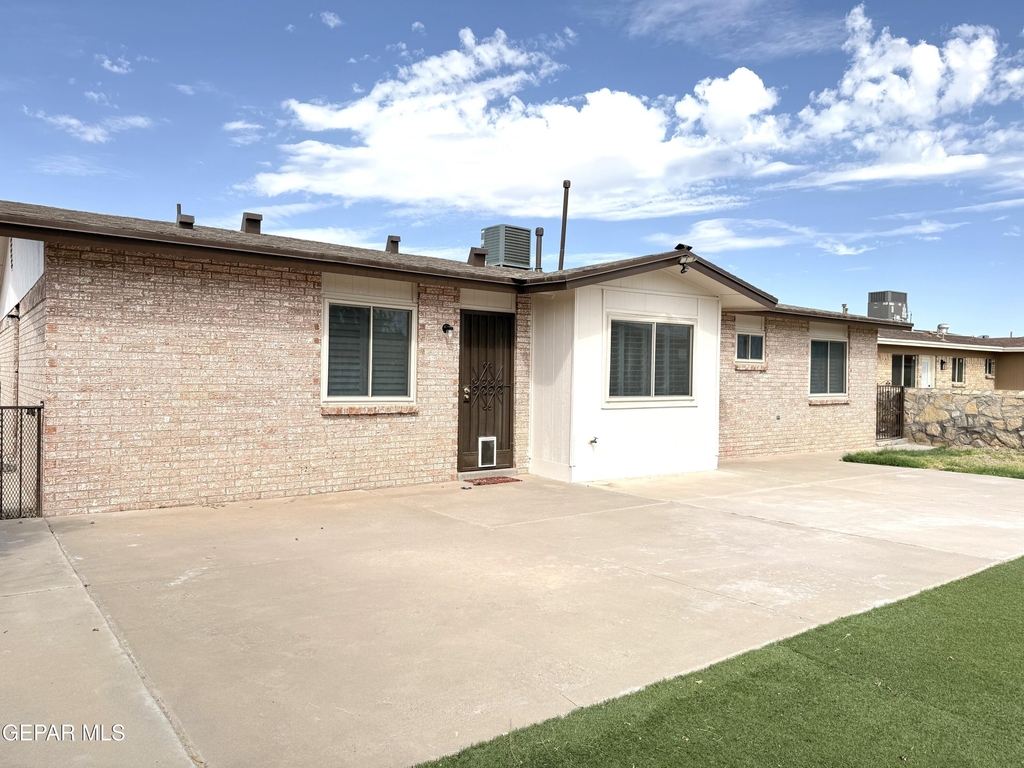 9321 Sorbonne Drive - Photo 33