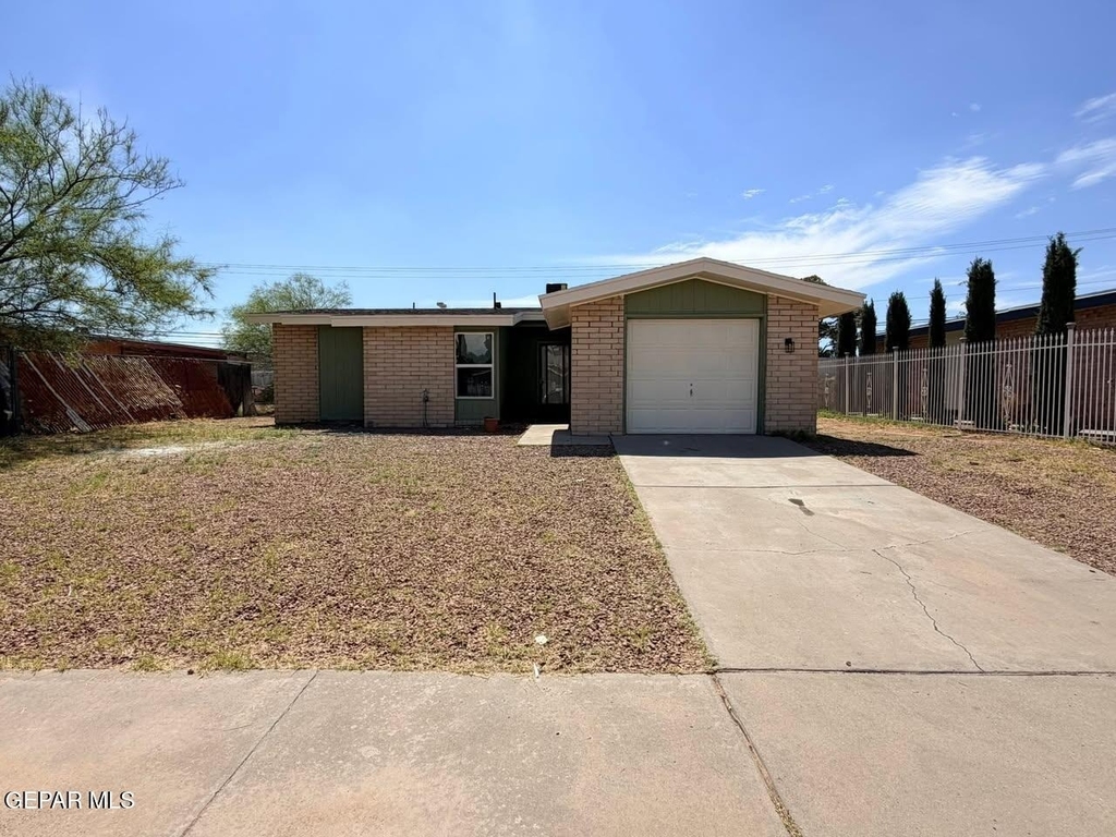 2121 Lake Omega Street - Photo 0