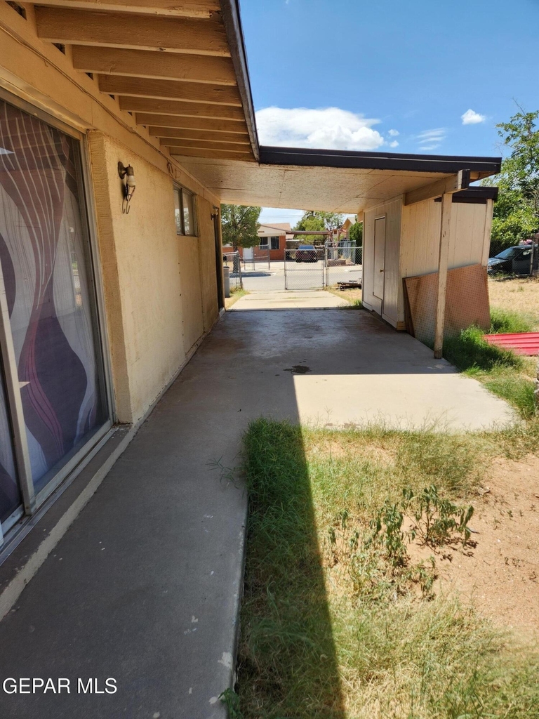 10331 Blythe Drive - Photo 2