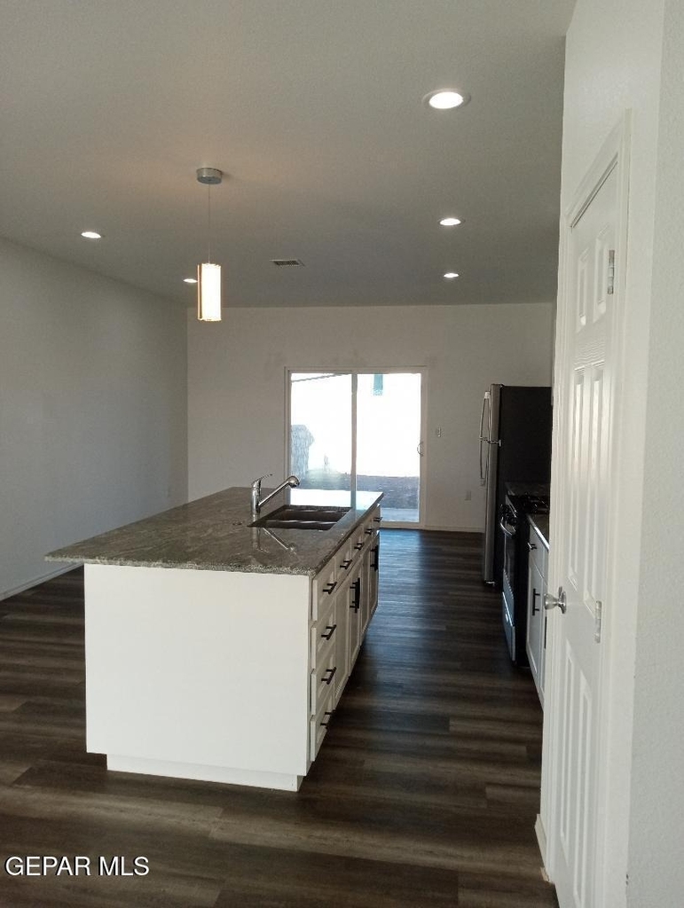 718 Cobre Street - Photo 2