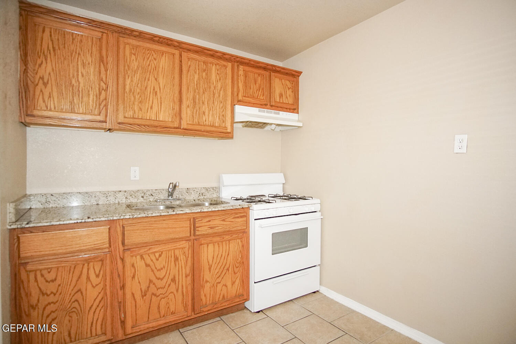 8604 Lawson Street - Photo 5