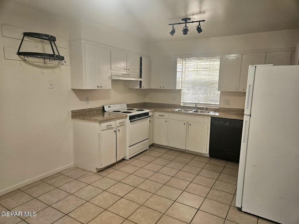 6832 Escondido Drive - Photo 5