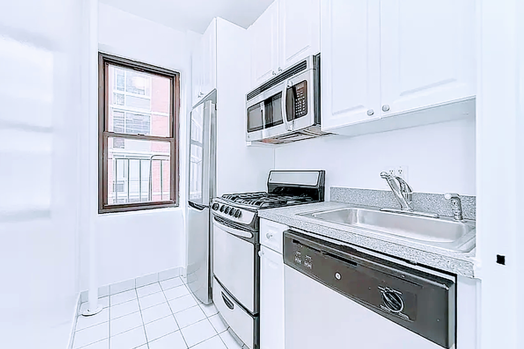124 East 24th Street - Photo 3