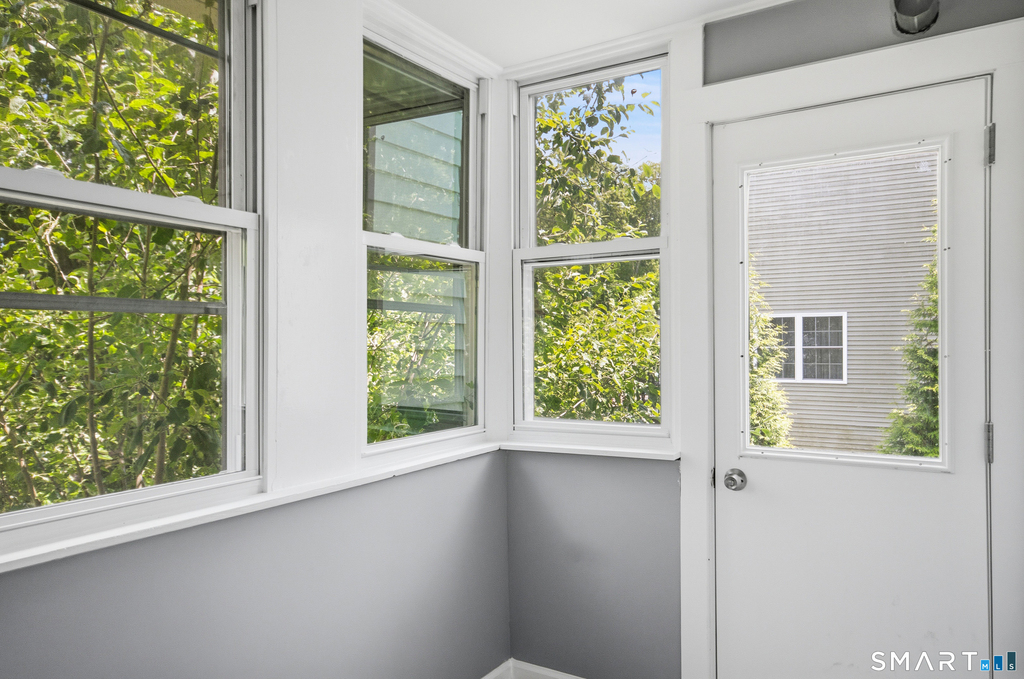 275 Riverview Avenue - Photo 16