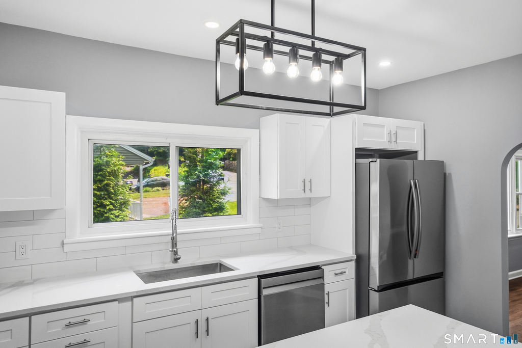 275 Riverview Avenue - Photo 2