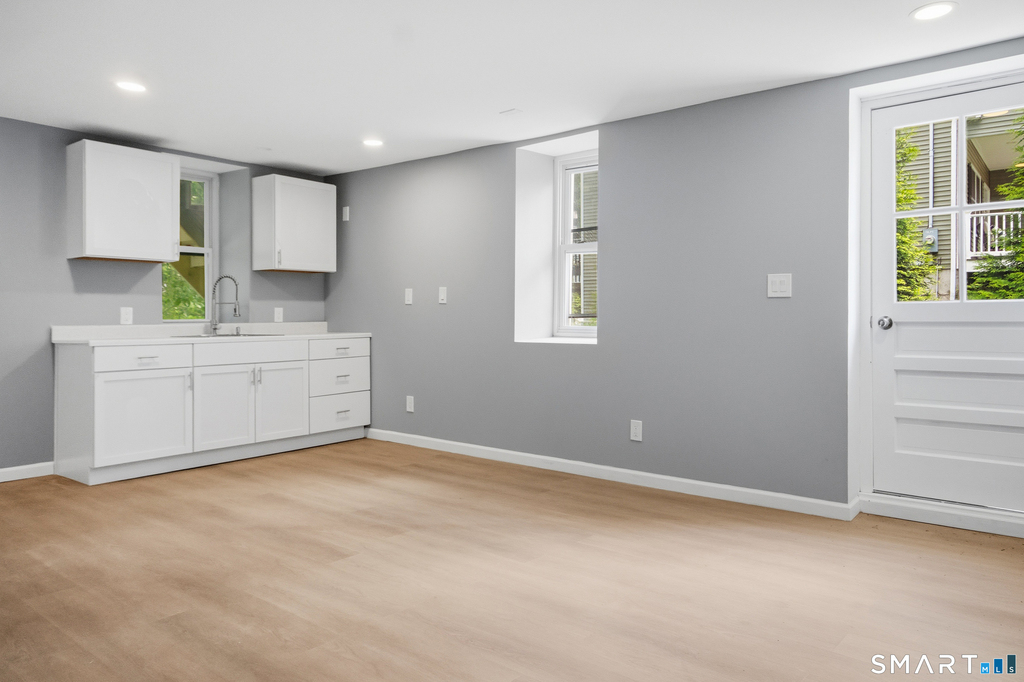 275 Riverview Avenue - Photo 29