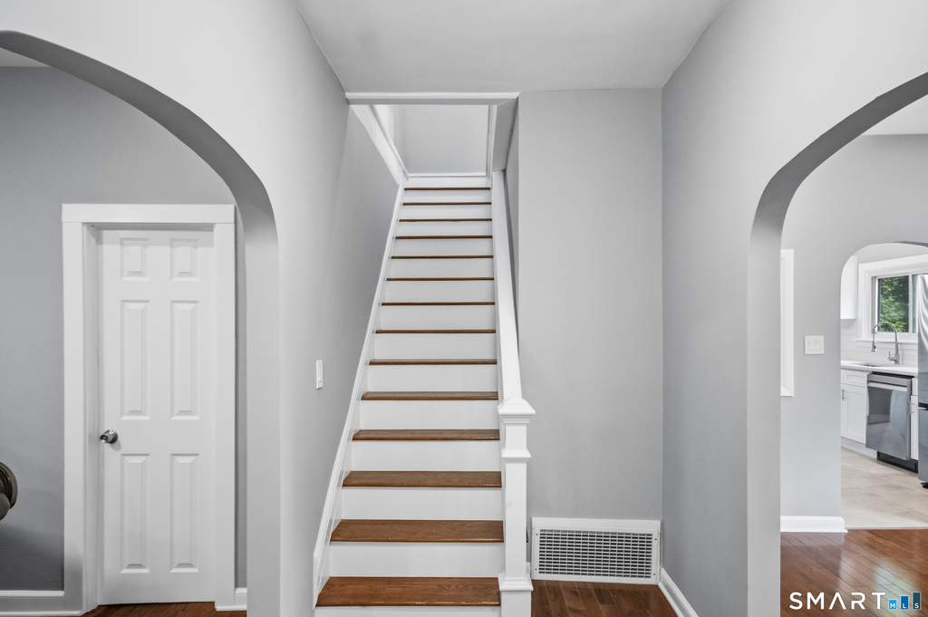 275 Riverview Avenue - Photo 21