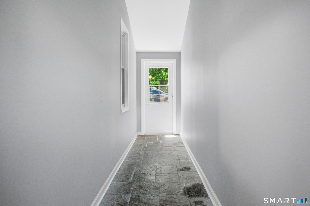 275 Riverview Avenue - Photo 27