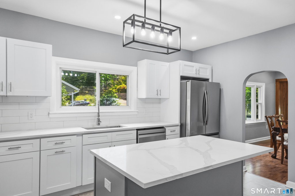 275 Riverview Avenue - Photo 5