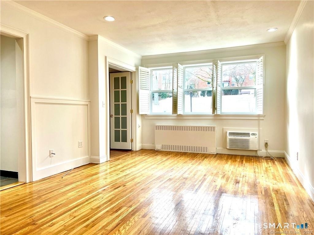 11 Bedford Avenue - Photo 3