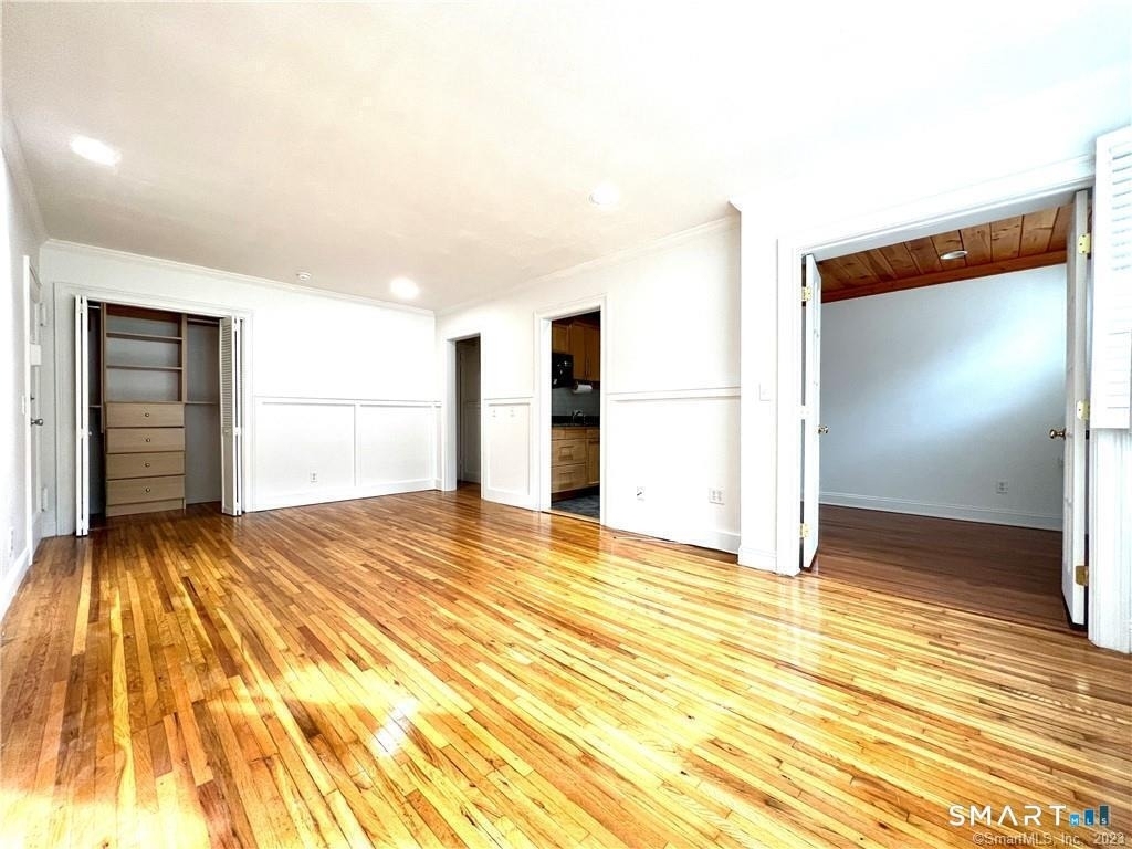 11 Bedford Avenue - Photo 4