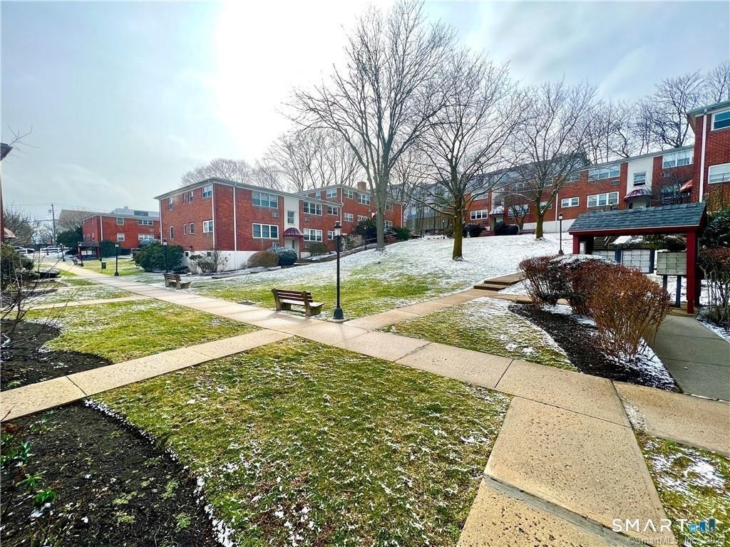 11 Bedford Avenue - Photo 10