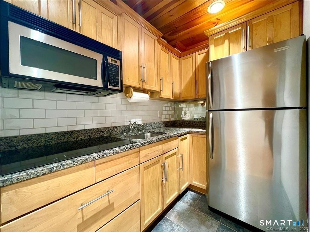 11 Bedford Avenue - Photo 8