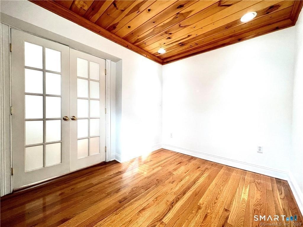 11 Bedford Avenue - Photo 6