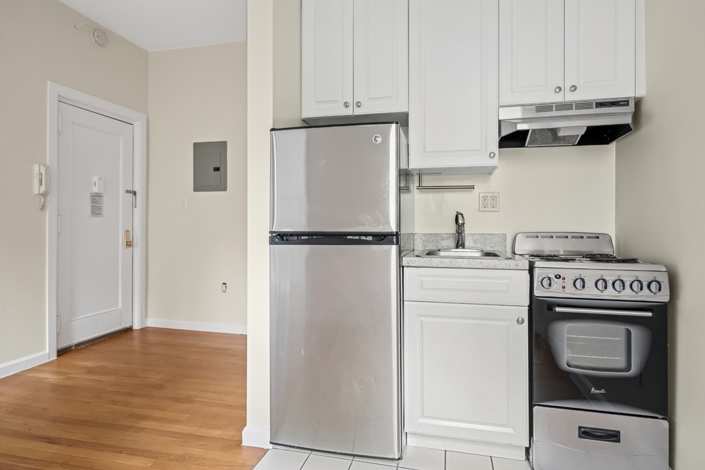 West 72nd Street - Photo 1