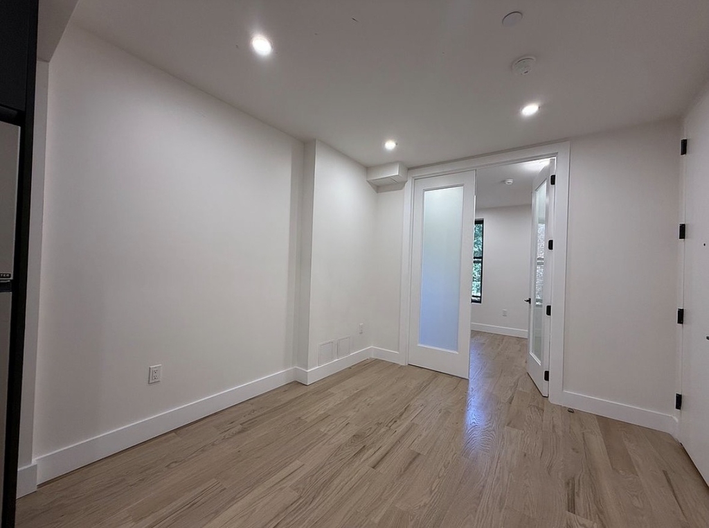 2324 Bedford Avenue - Photo 5
