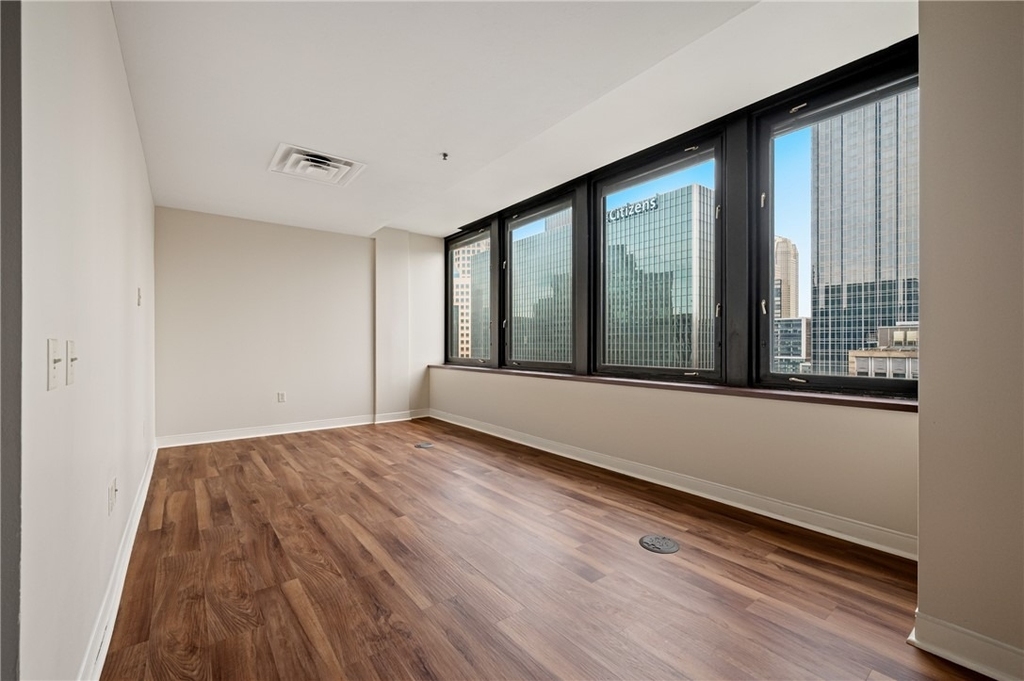 300 Liberty Avenue #1518 - Photo 4