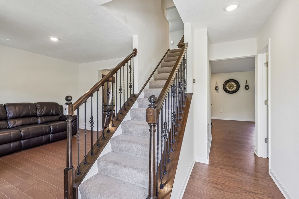 1105 Deerfield Drive - Photo 3