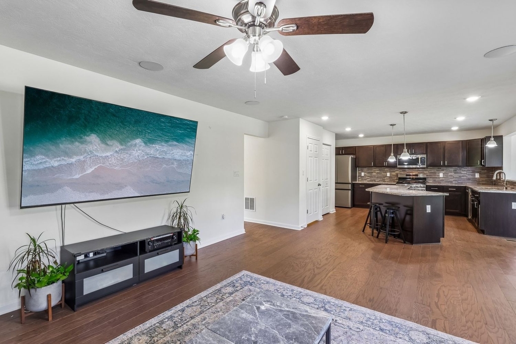 1105 Deerfield Drive - Photo 7