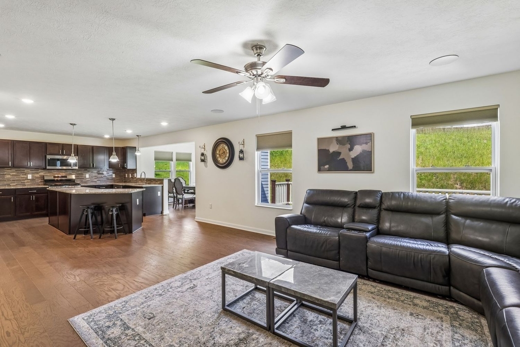 1105 Deerfield Drive - Photo 6