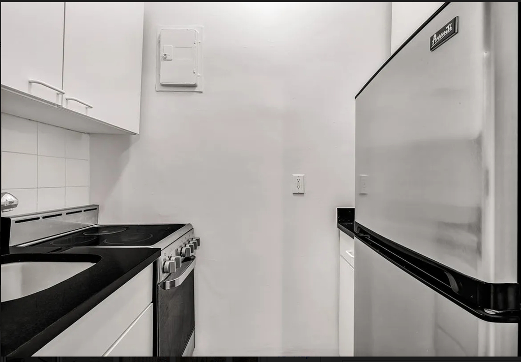 West 23th Street - Photo 4