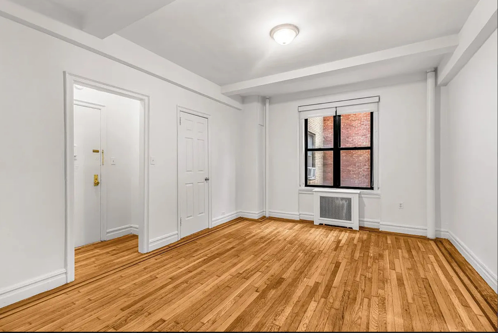 West 23th Street - Photo 1
