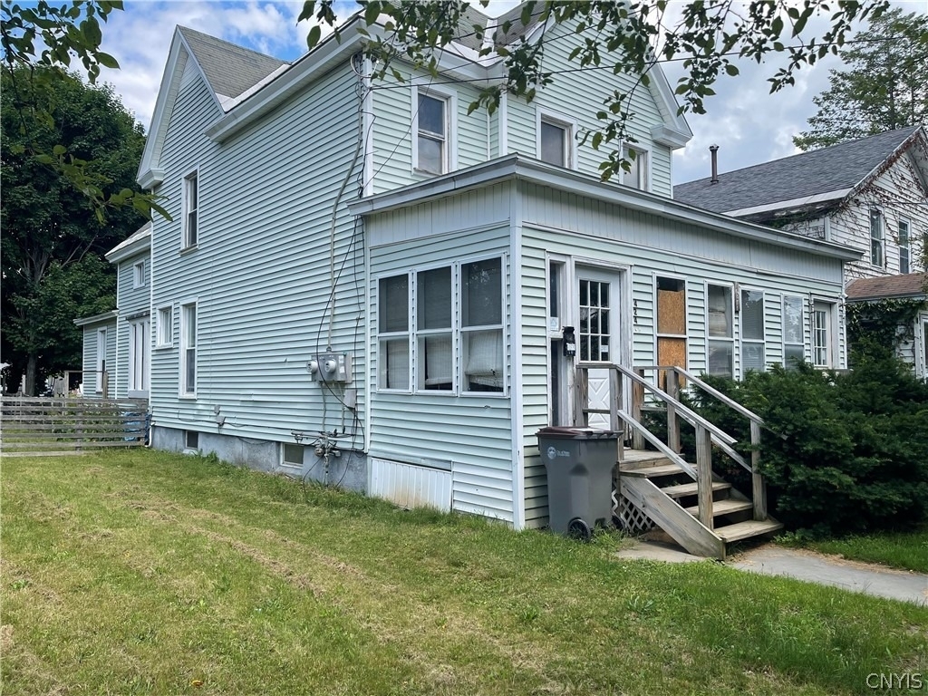 424 Court Street - Photo 0