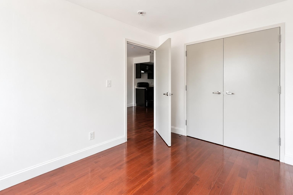 2120 Daly Ave - Photo 2