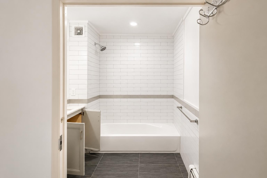 2120 Daly Ave - Photo 4