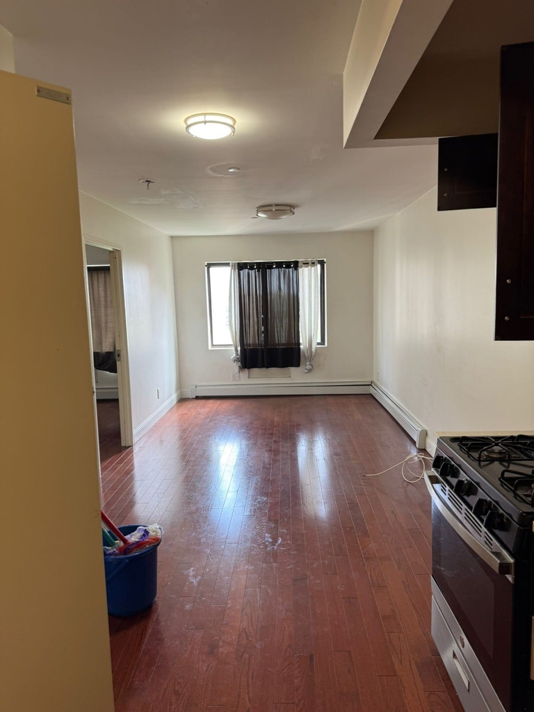 2120 Daly Ave - Photo 2