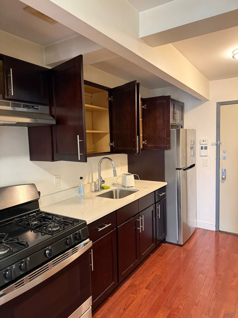 2120 Daly Ave - Photo 4