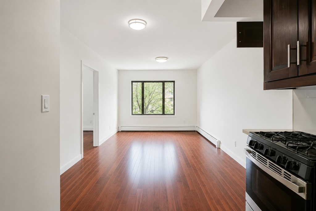 2120 Daly Ave - Photo 0