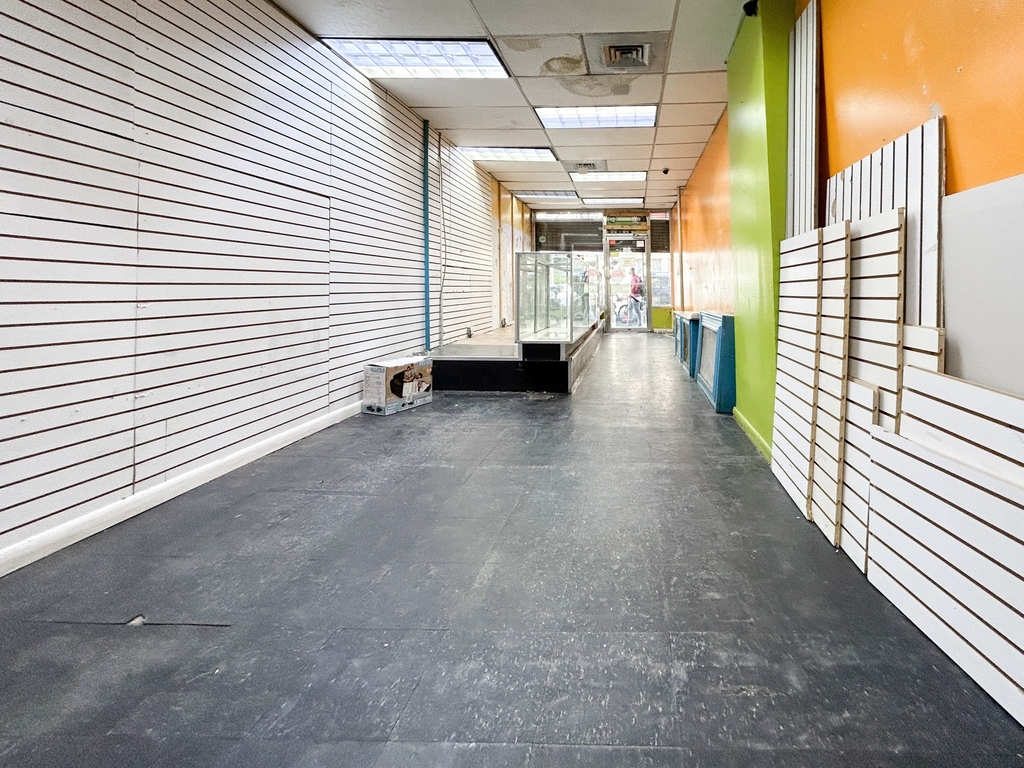 35a Sherman Ave - Photo 2