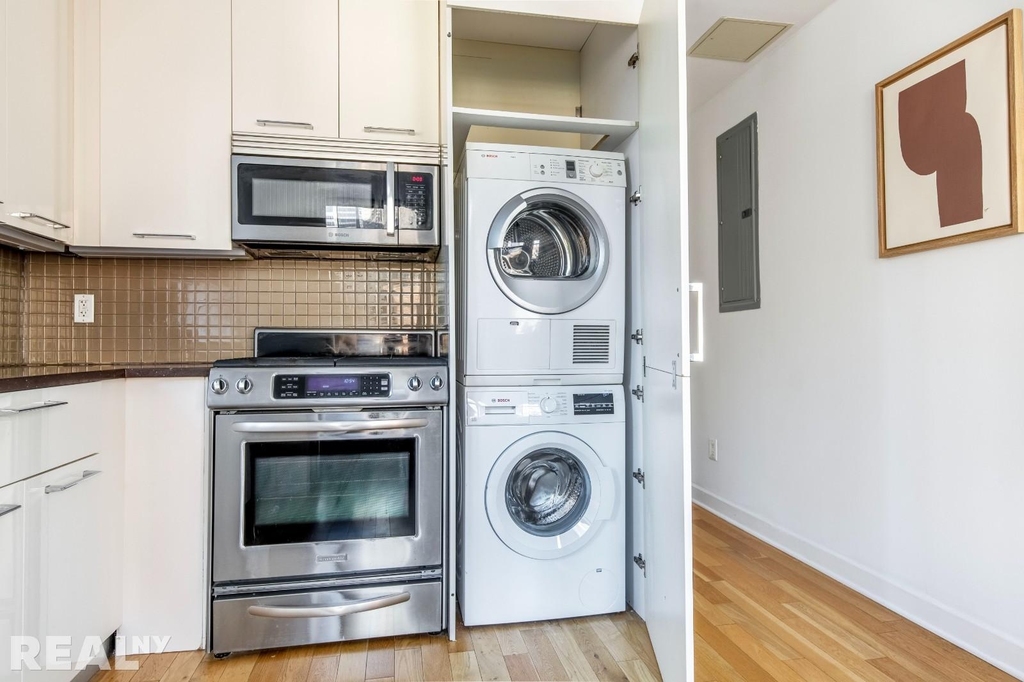 East 34th Street - Photo 7