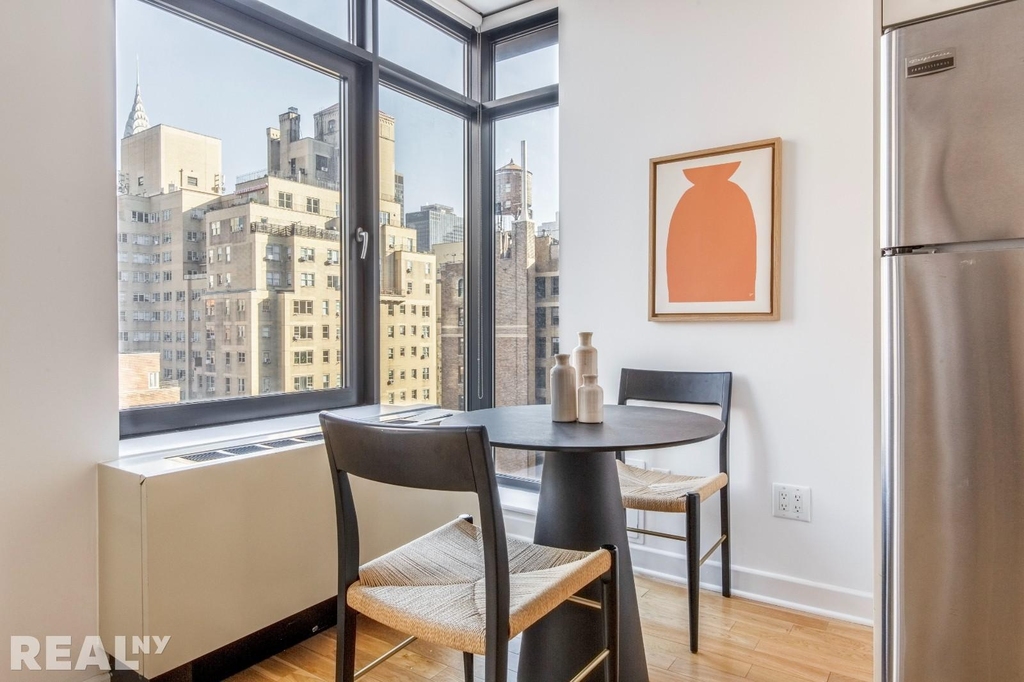 East 34th Street - Photo 11