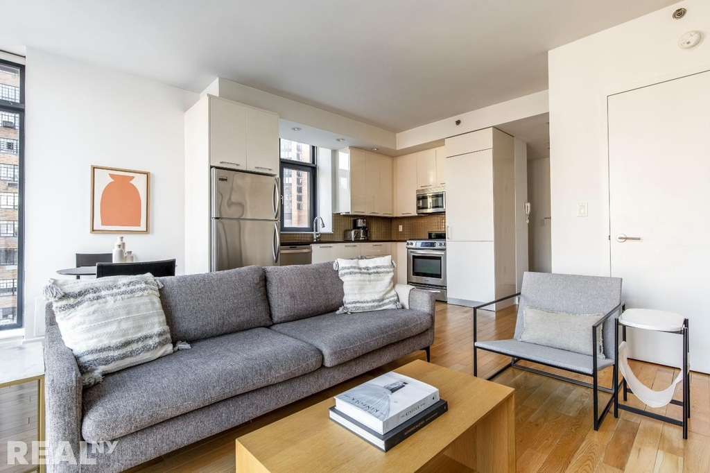 East 34th Street - Photo 8