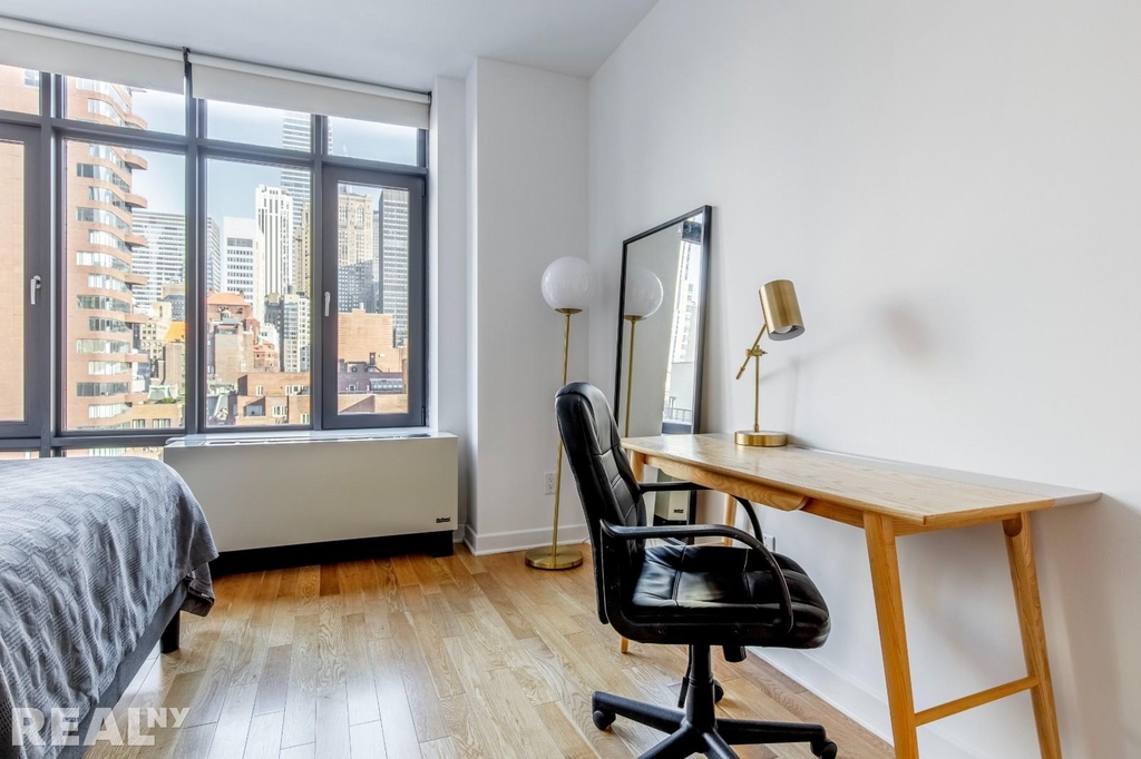 East 34th Street - Photo 3