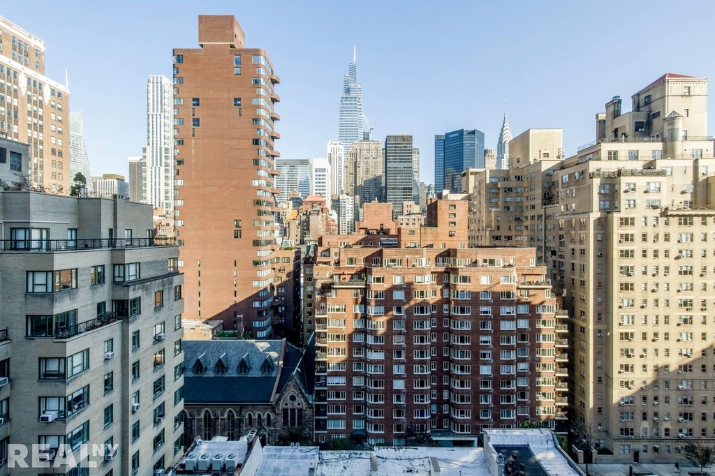 East 34th Street - Photo 12