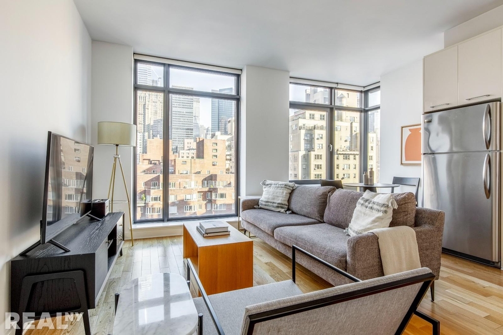 East 34th Street - Photo 2